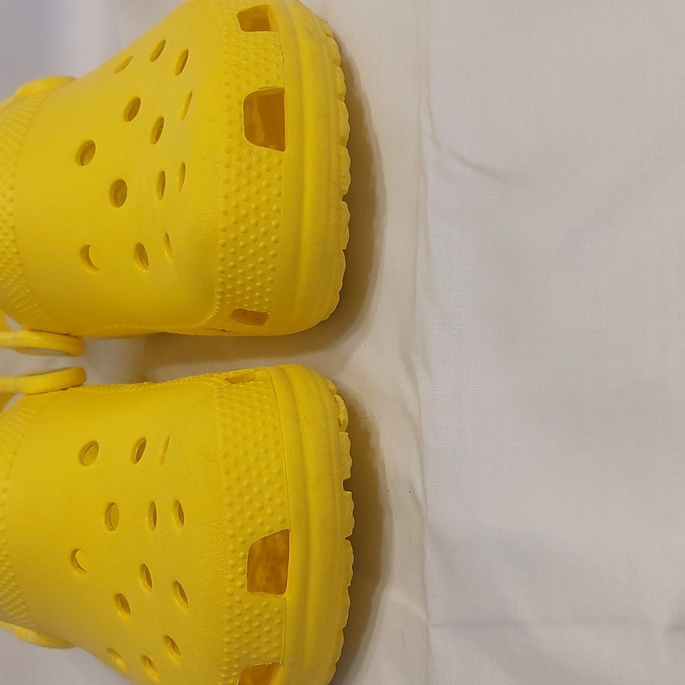 Size 7 Womens Yellow Crocs - Picture 5 of 6